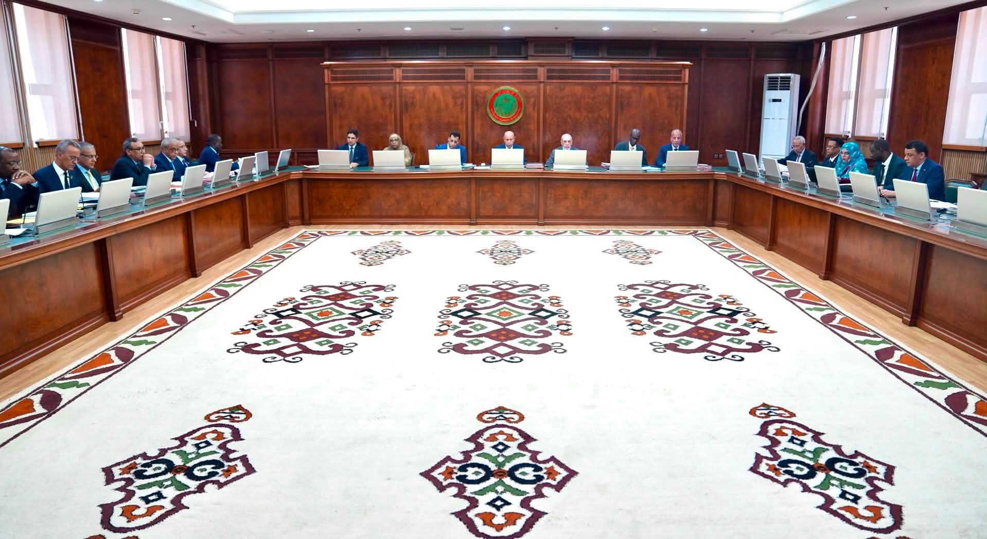 الحكومة تصادق على عدد من مشاريع المراسيم "بيان"