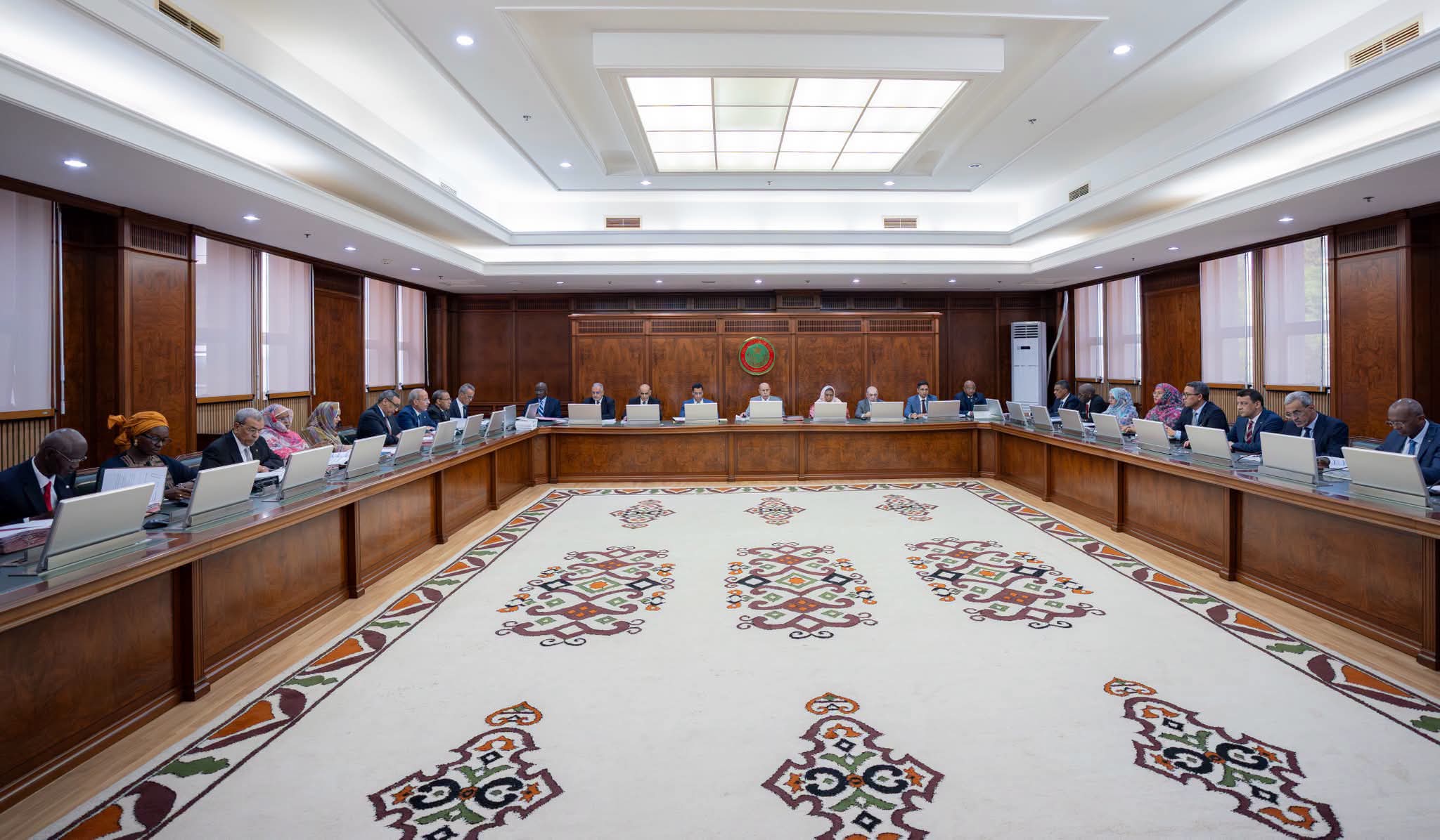 مجلس الوزراء يجري تعيينا واحدا ويصادق على عدد من مشاريع المراسيم (بيان)