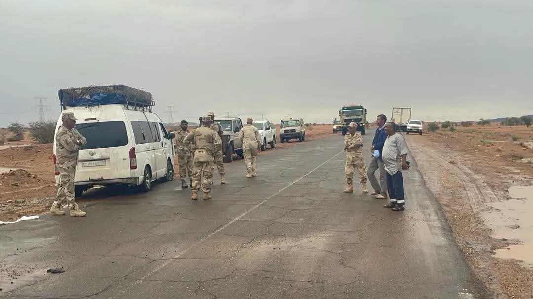 الجيش الوطني يتدخل لمساعدة العالقين جراء السيول بين افديرك واتواجيل