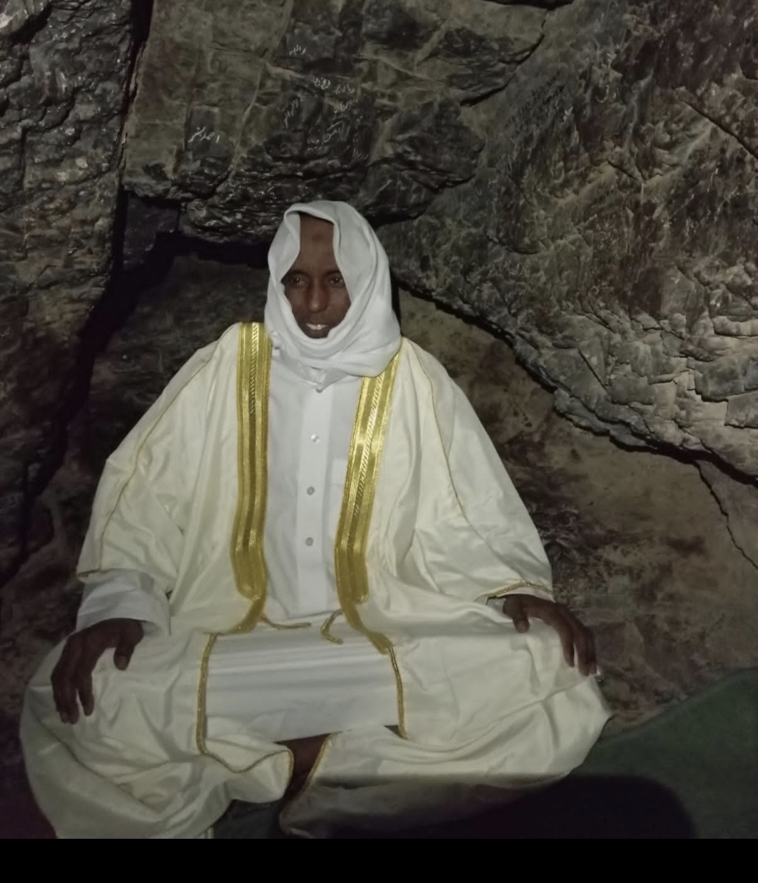 الشيخ الدده مفتاح الدين الشيخ محمد الأغظف يدعو أهله في عدل بكرو إلى ضبط النفس والحذر من الفتنة